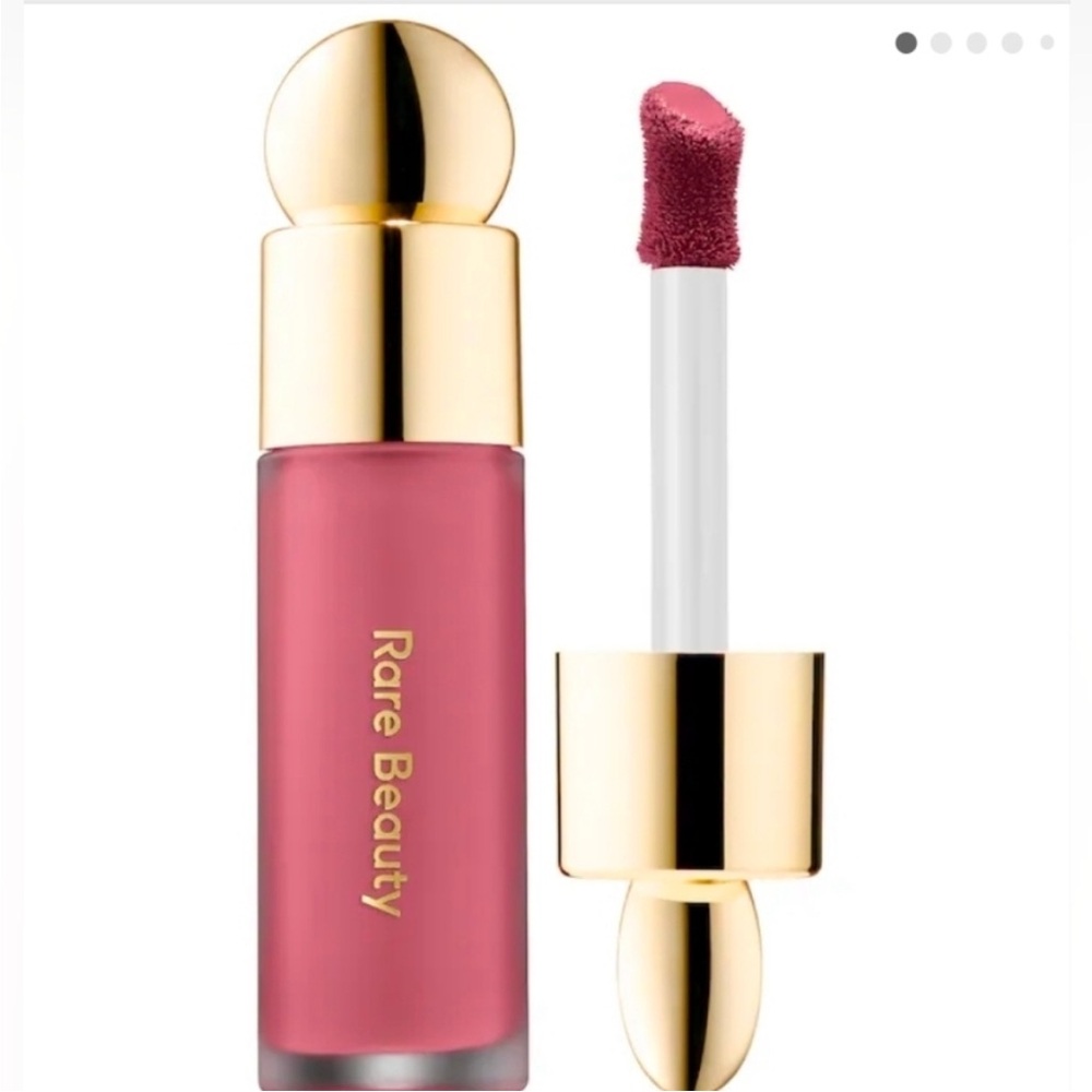 Rare Beauty Soft Pinch Dewey Liquid Blush in “Believe”.